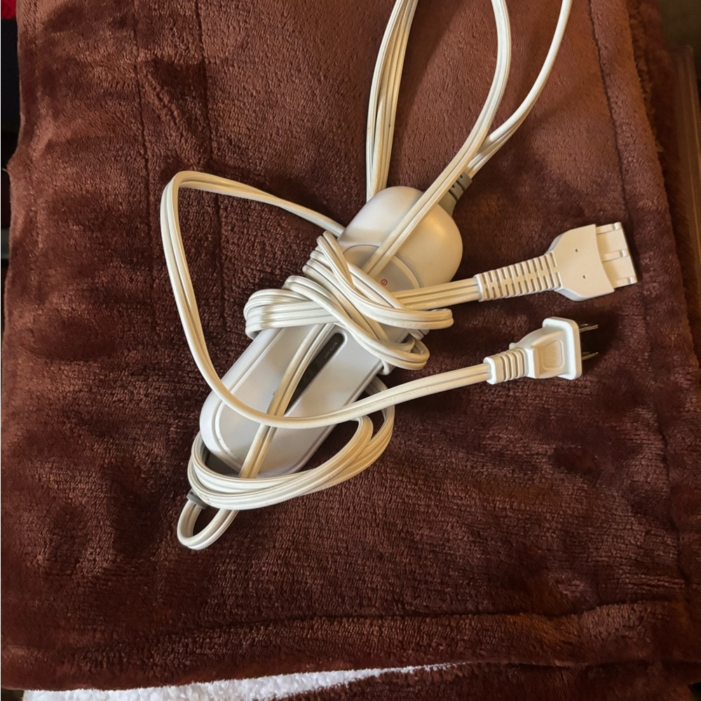 intritek  Electric Throw Blanket - Picture 3 of 6